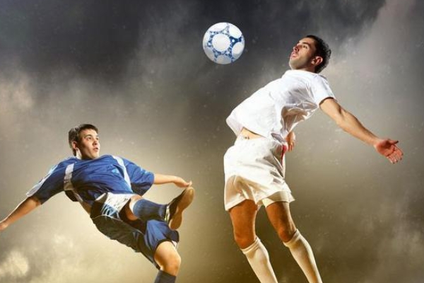 為什么足球球員的薪資都很高？